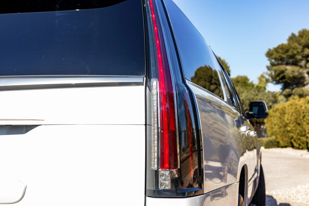 2016 Cadillac Escalade 4th Gen - Image 18 of 31