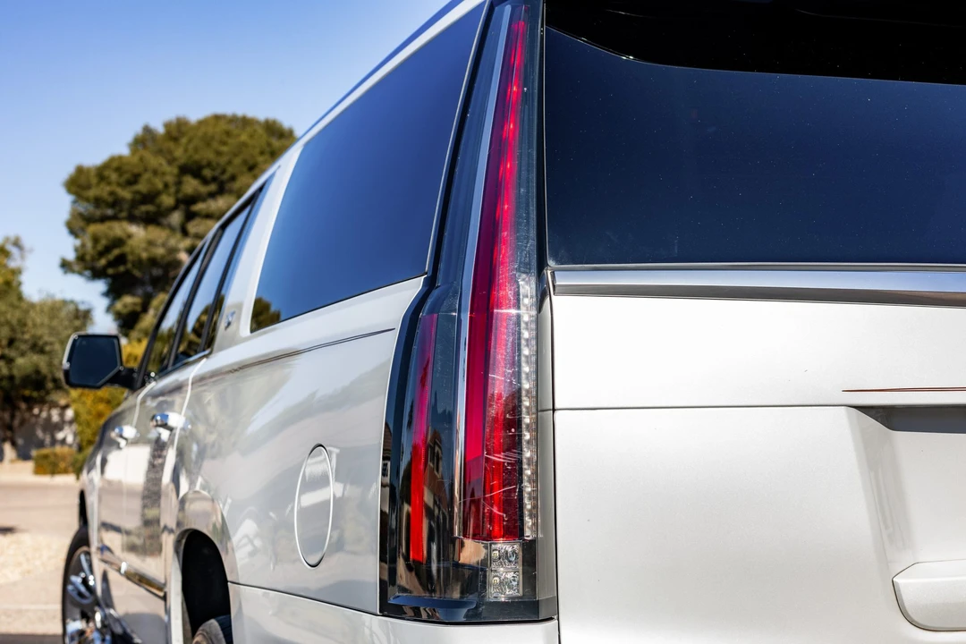 2016 Cadillac Escalade 4th Gen - Image 17 of 31