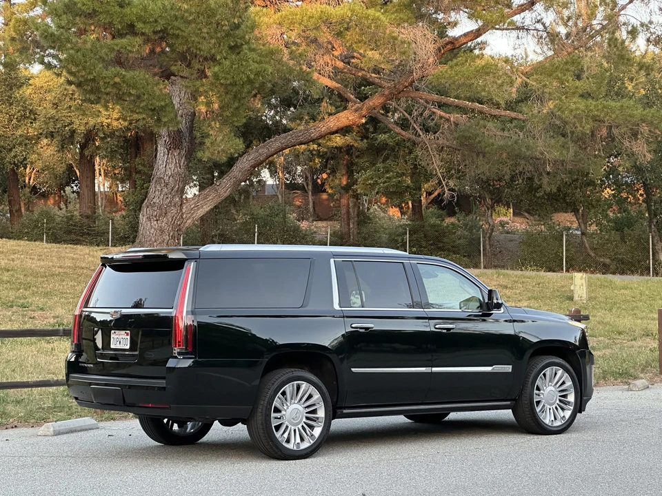 2016 Cadillac Escalade 4th Gen - Image 9 of 31