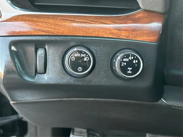 2016 Cadillac Escalade 4th Gen - Image 18 of 21