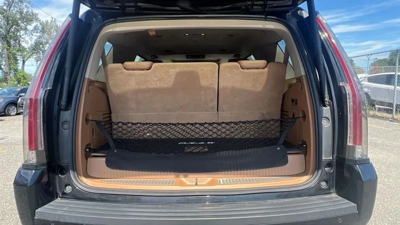 2016 Cadillac Escalade 4th Gen - Image 10 of 12