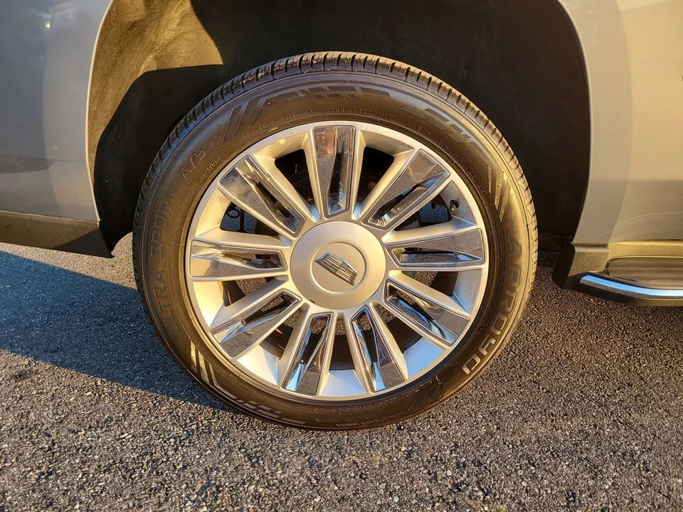 2016 Cadillac Escalade 4th Gen - Image 5 of 12