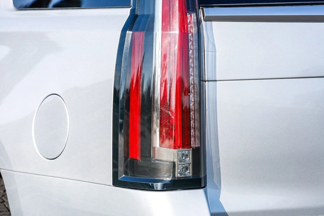 2016 Cadillac Escalade 4th Gen - Image 8 of 12