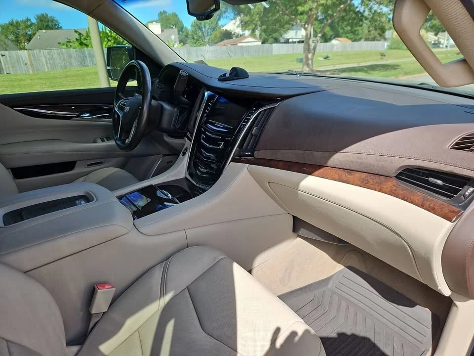 2016 Cadillac Escalade 4th Gen - Image 18 of 19