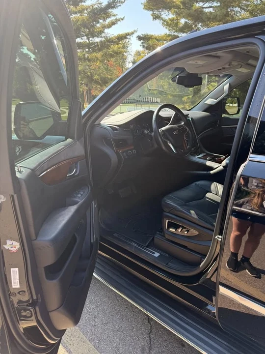 2016 Cadillac Escalade 4th Gen - Image 9 of 17