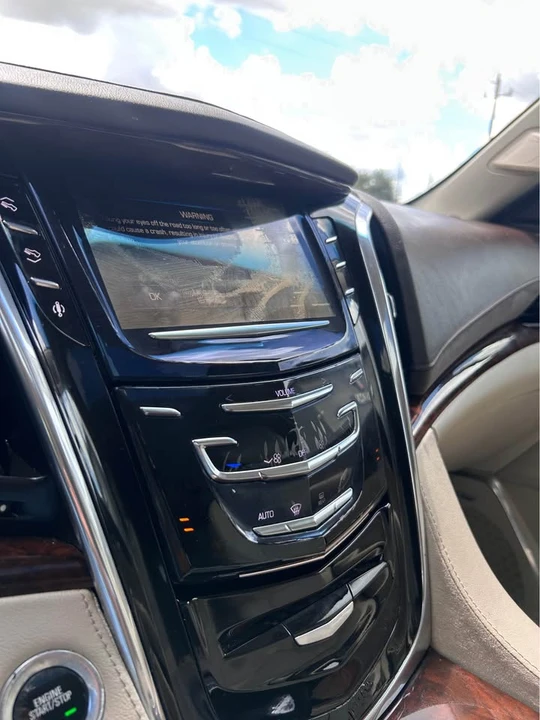 2016 Cadillac Escalade 4th Gen - Image 17 of 18
