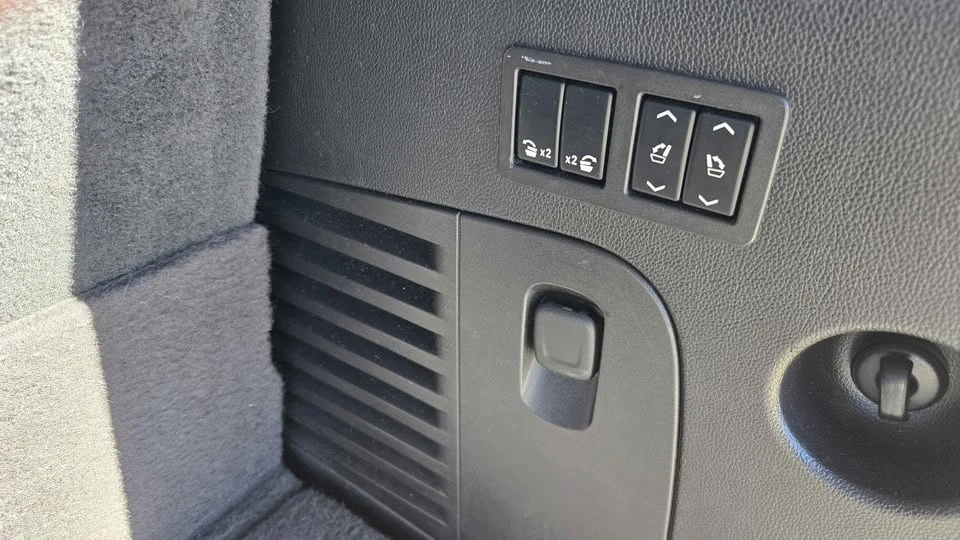 2016 Cadillac Escalade 4th Gen - Image 10 of 12