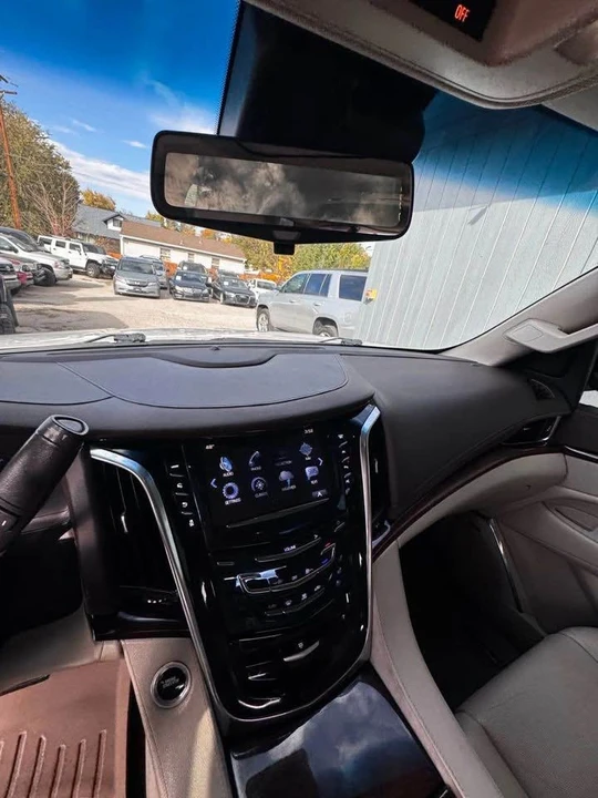 2016 Cadillac Escalade 4th Gen - Image 17 of 19