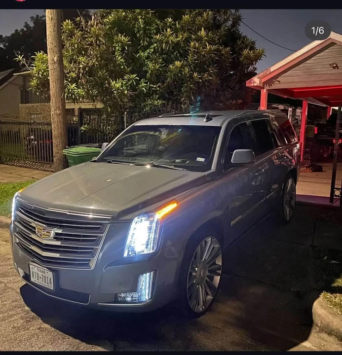 2016 Cadillac Escalade 4th Gen - Image 2 of 8
