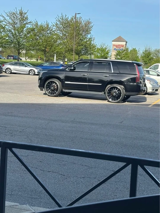 2016 Cadillac Escalade 4th Gen - Image 9 of 13