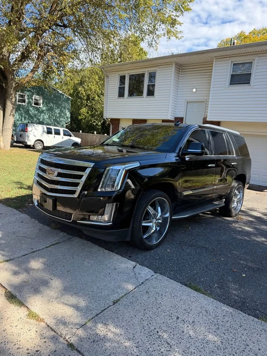 2016 Cadillac Escalade 4th Gen - Image 2 of 11