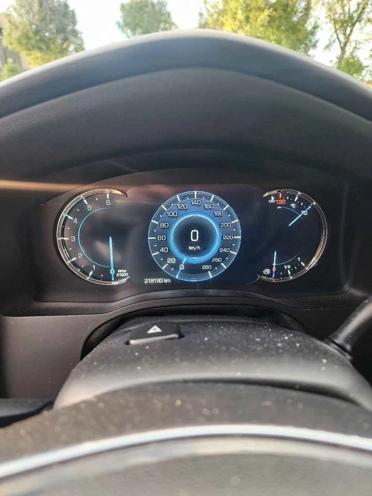 2016 Cadillac Escalade 4th Gen - Image 9 of 10