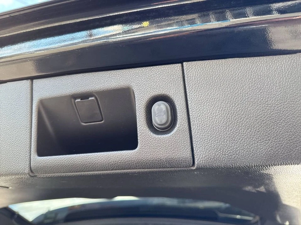 2016 Cadillac Escalade 4th Gen - Image 9 of 20