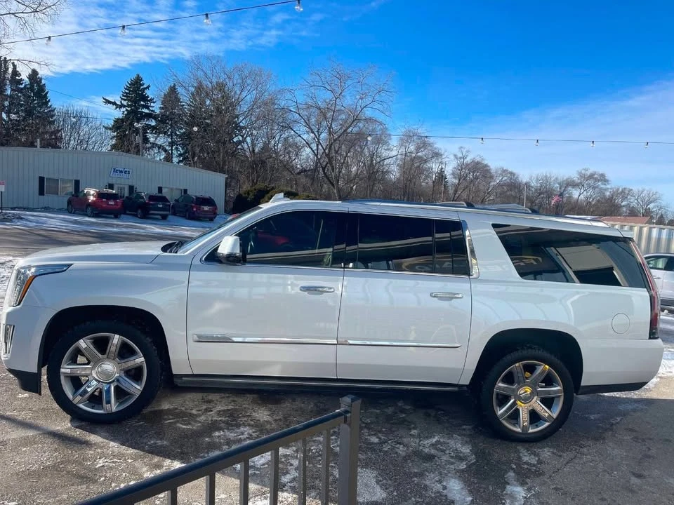 2016 Cadillac Escalade 4th Gen - Image 9 of 19