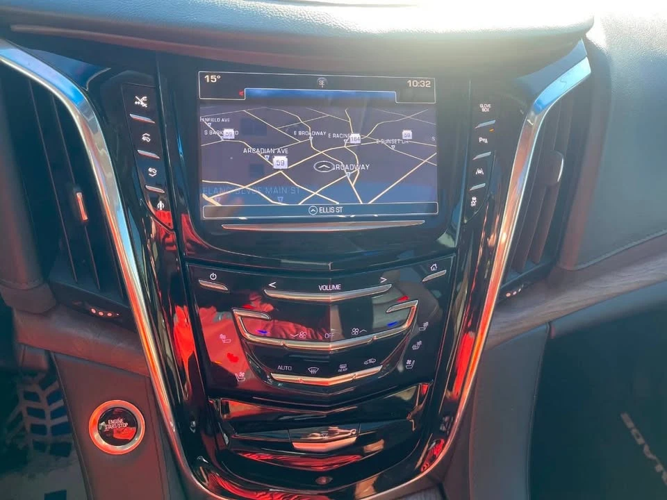 2016 Cadillac Escalade 4th Gen - Image 18 of 19