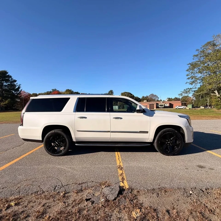 2016 Cadillac Escalade 4th Gen - Image 19 of 19