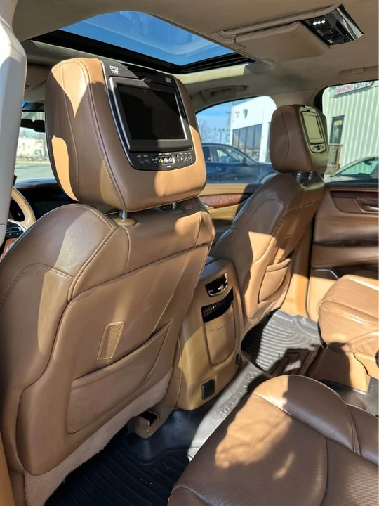2016 Cadillac Escalade 4th Gen - Image 15 of 16