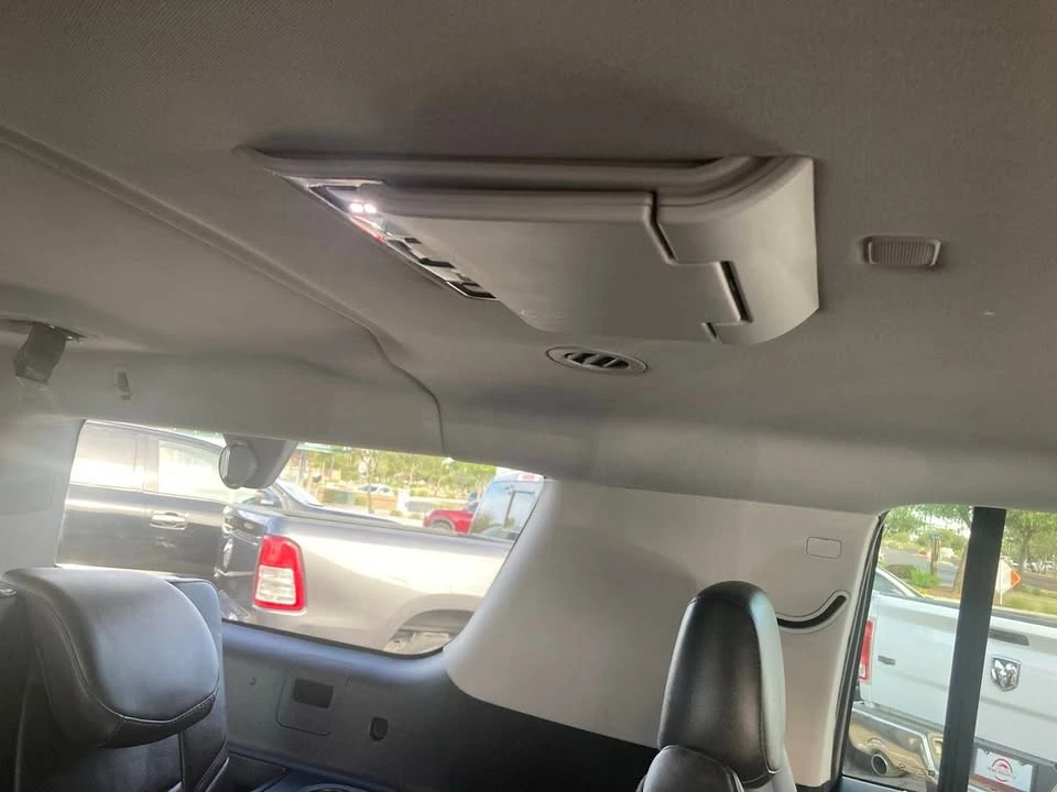 2016 Cadillac Escalade 4th Gen - Image 11 of 20