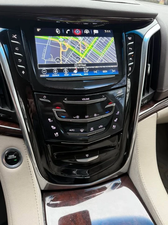 2016 Cadillac Escalade 4th Gen - Image 9 of 11