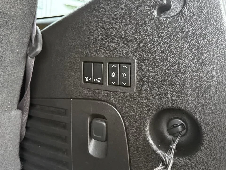 2016 Cadillac Escalade 4th Gen - Image 13 of 18