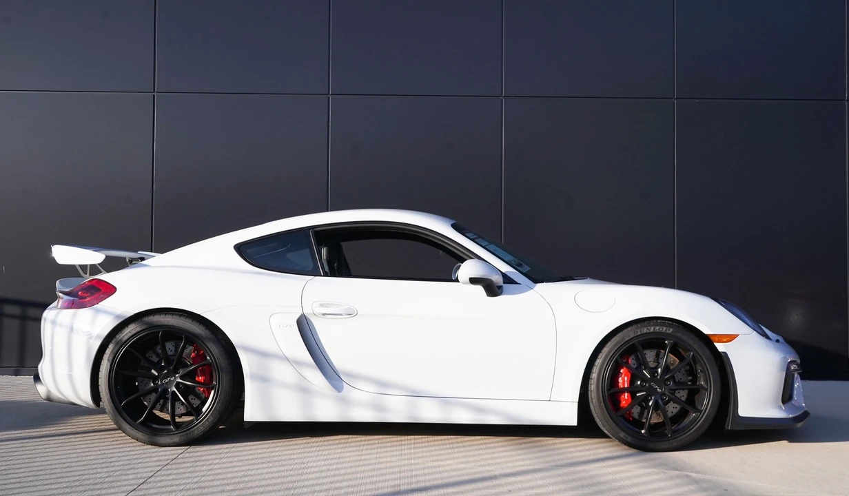2016 Porsche 981 Cayman GT4 - Image 2 of 14