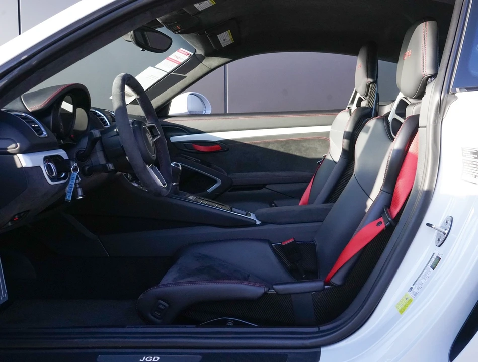 2016 Porsche 981 Cayman GT4 - Image 8 of 14