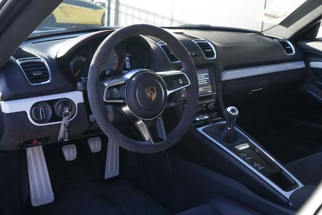 2016 Porsche 981 Cayman GT4 - Image 9 of 14