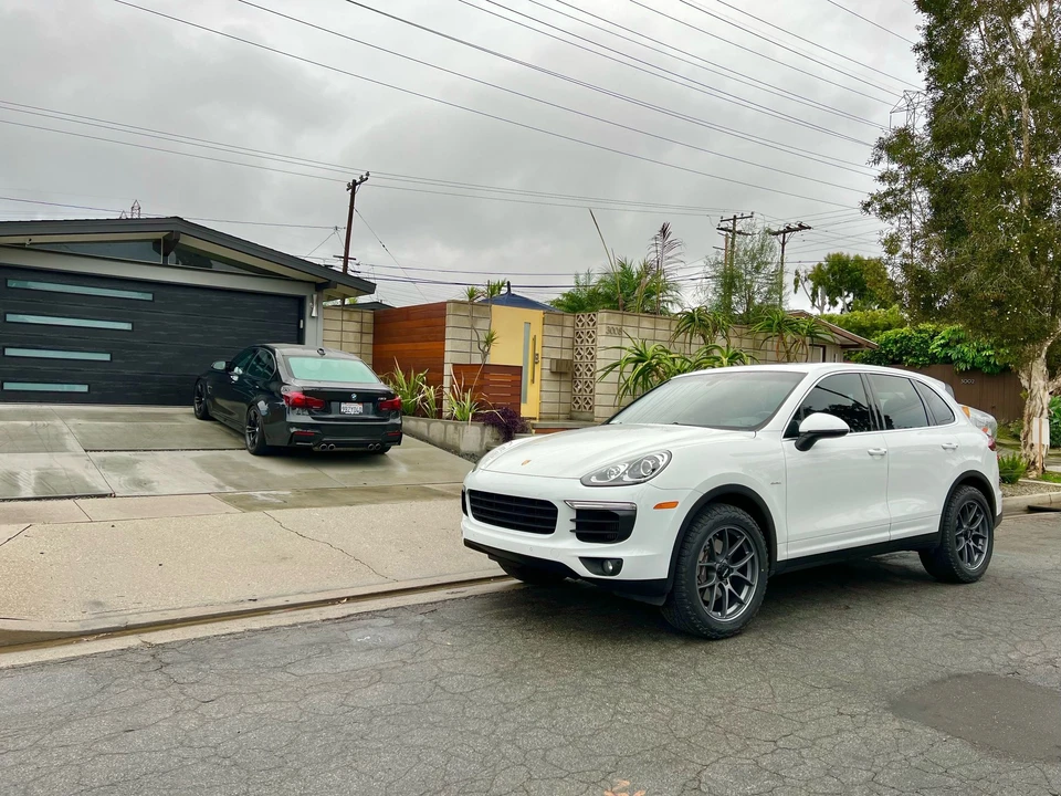2016 Porsche 958 Cayenne Diesel - Image 2 of 9