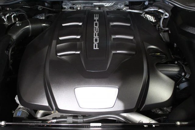 2016 Porsche 958 Cayenne Diesel - Image 10 of 24