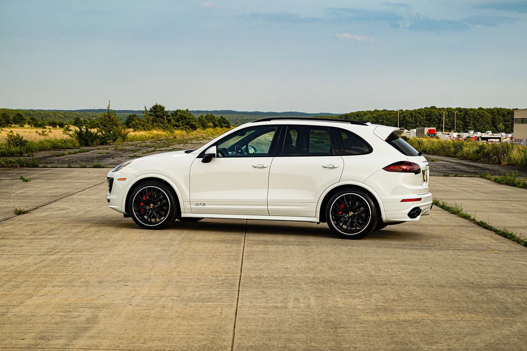 2016 Porsche 958 Cayenne GTS - Image 4 of 17