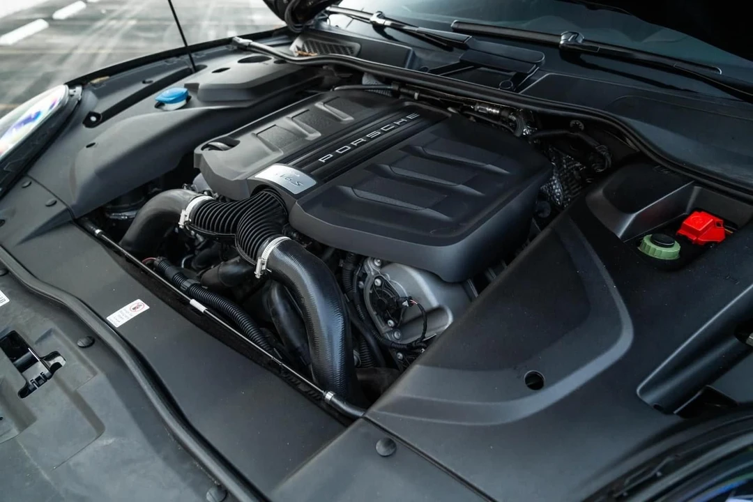 2016 Porsche 958 Cayenne S - Image 9 of 31