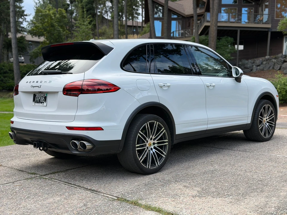 2016 Porsche 958 Cayenne S - Image 2 of 10
