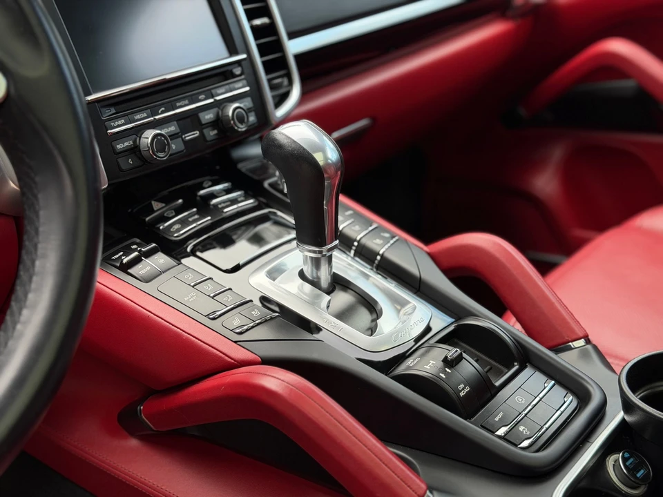 2016 Porsche 958 Cayenne S - Image 6 of 10
