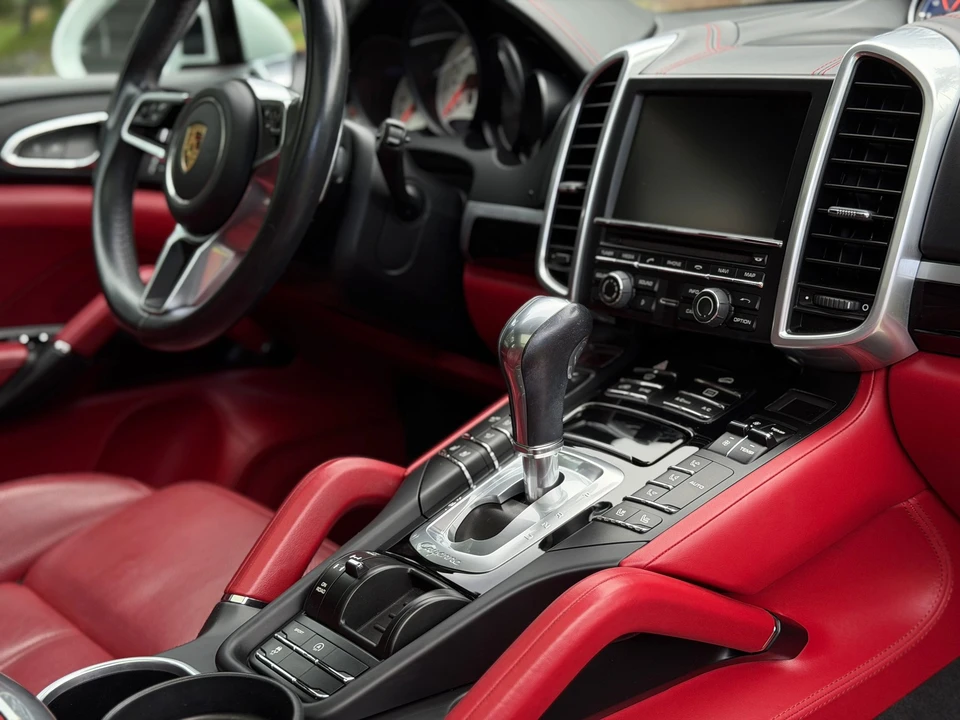 2016 Porsche 958 Cayenne S - Image 7 of 10