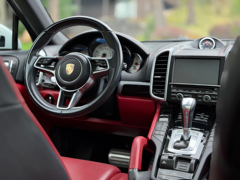 2016 Porsche 958 Cayenne S - Image 9 of 10