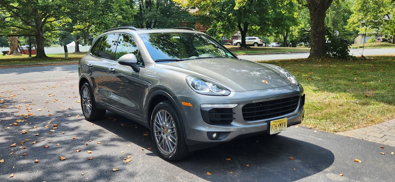 2016 Porsche 958 Cayenne S - Image 10 of 11