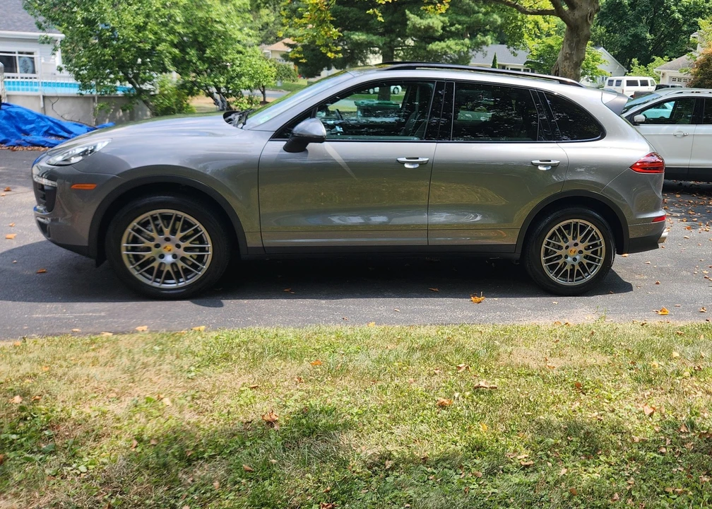 2016 Porsche 958 Cayenne S - Image 9 of 11