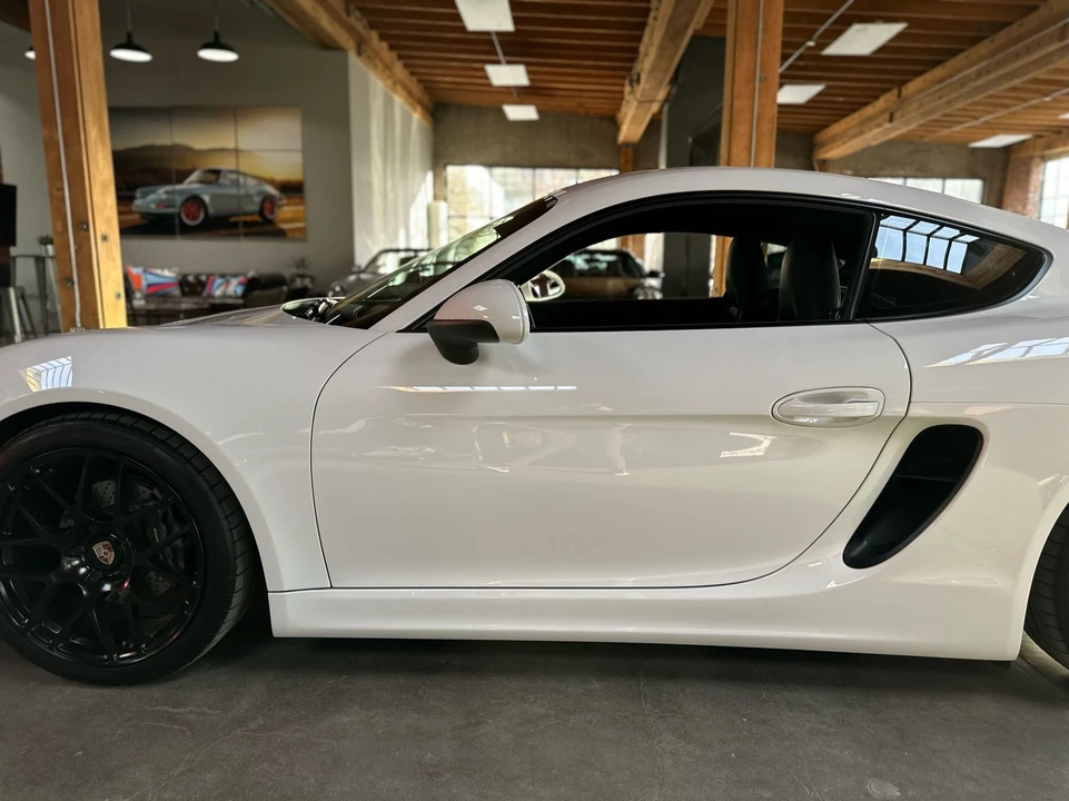 2016 Porsche 981 Cayman - Image 7 of 30