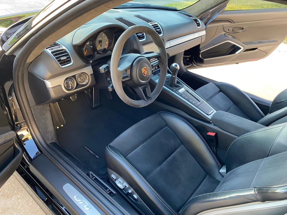 2016 Porsche 981 Cayman GT4 - Image 4 of 15