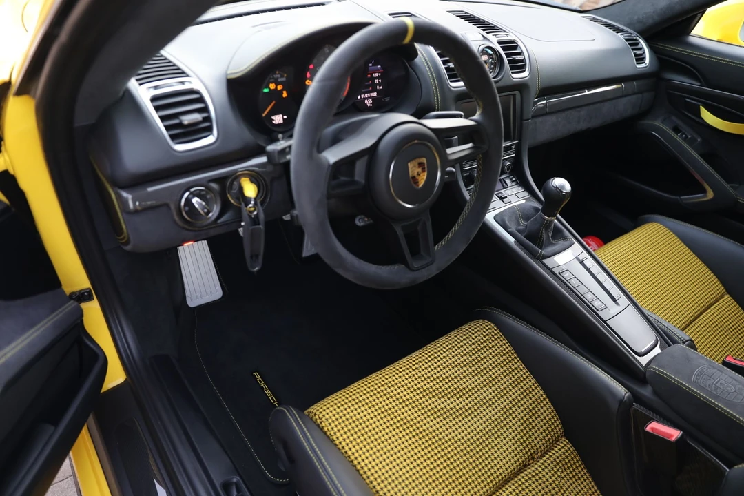 2016 Porsche 981 Cayman GT4 - Image 18 of 31