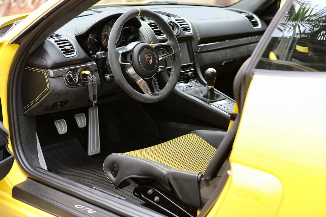 2016 Porsche 981 Cayman GT4 - Image 8 of 31