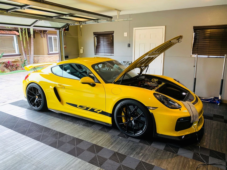 2016 Porsche 981 Cayman GT4 - Image 27 of 31