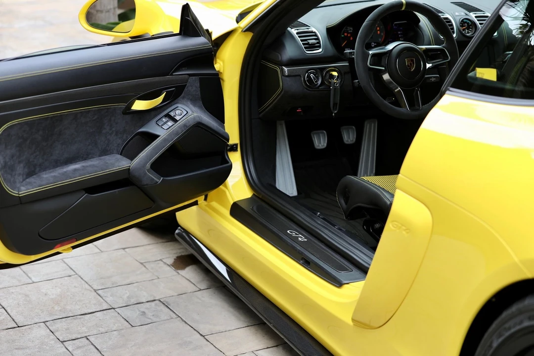 2016 Porsche 981 Cayman GT4 - Image 9 of 31