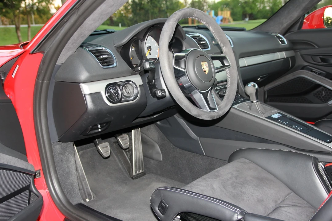 2016 Porsche 981 Cayman GT4 - Image 10 of 20
