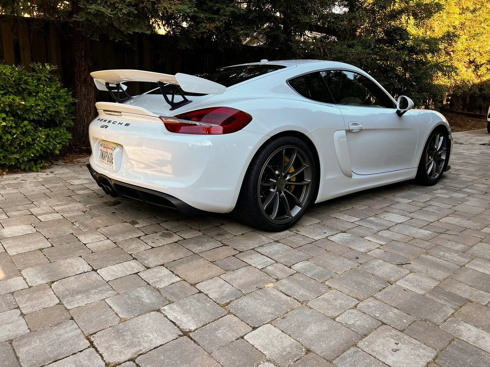 2016 Porsche 981 Cayman GT4 - Image 2 of 16