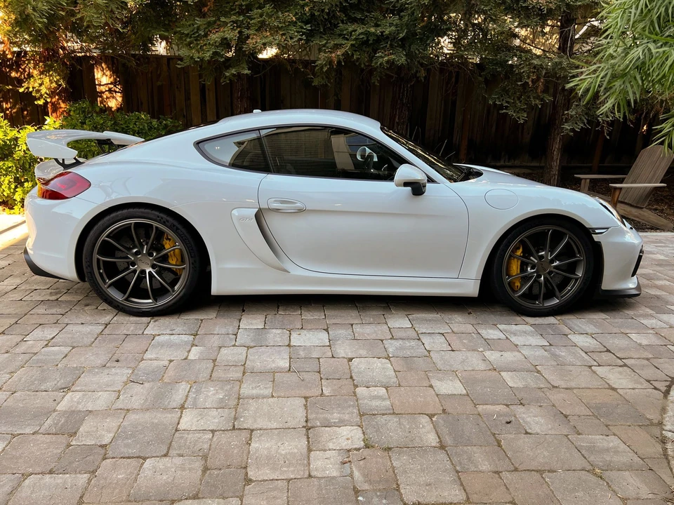 2016 Porsche 981 Cayman GT4 - Image 3 of 16