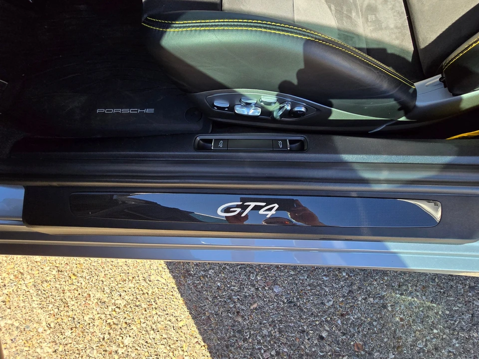 2016 Porsche 981 Cayman GT4 - Image 26 of 31