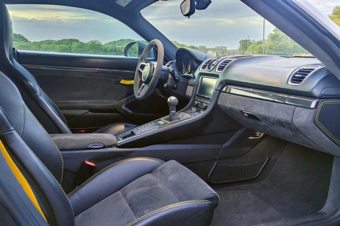 2016 Porsche 981 Cayman GT4 - Image 3 of 5