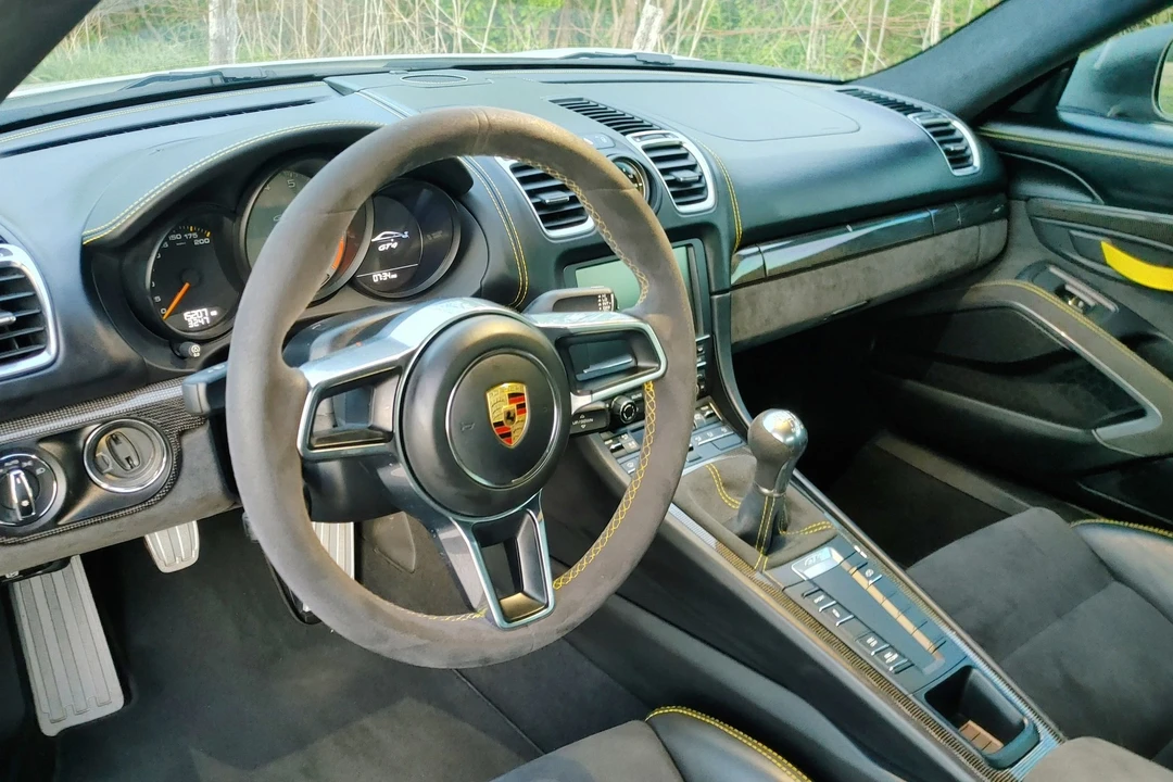 2016 Porsche 981 Cayman GT4 - Image 4 of 5