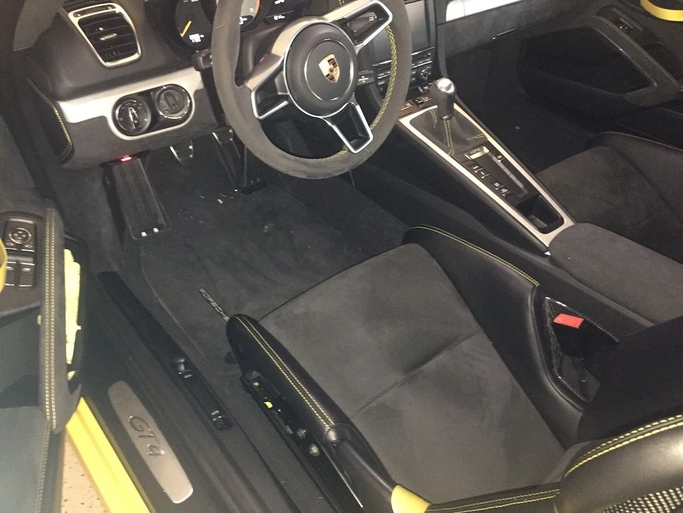 2016 Porsche 981 Cayman GT4 - Image 4 of 7